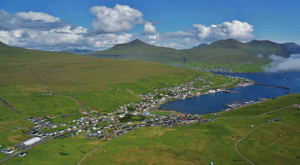 The village of Miðvágur