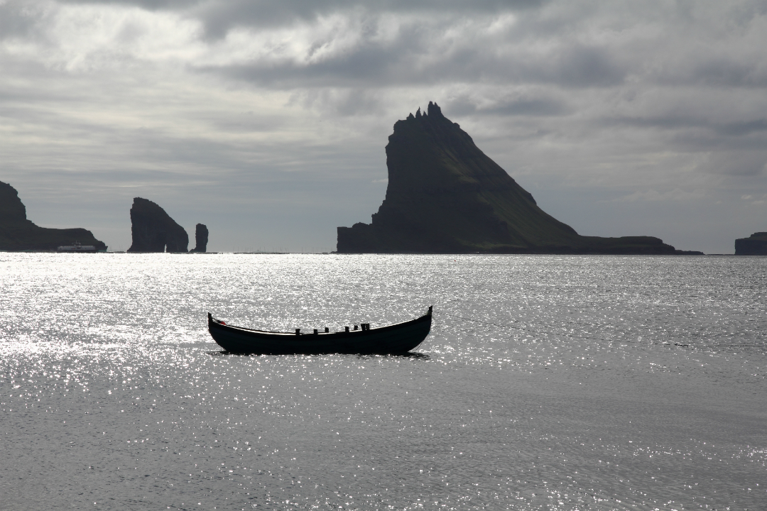 Tindhólmur islet