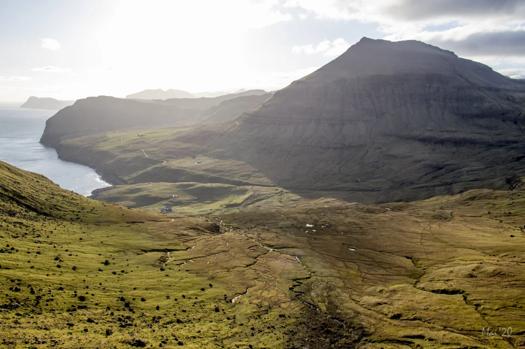 Hiking-Villagepath-Faroe-Islands-Norðadalur-Sundshálsur