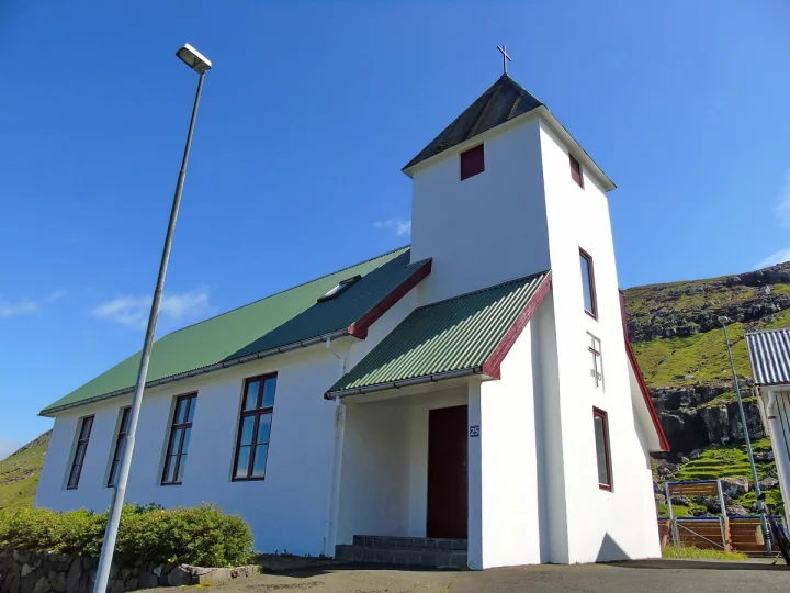 The chapel in Hellur