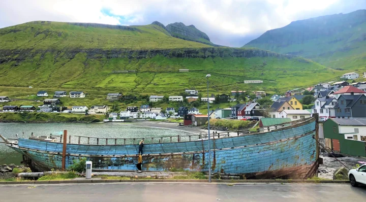 Kyrjasteinur in Fuglafjørður