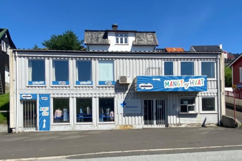 Mangt og Hvat shop, Miðvágur