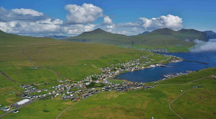 The village of Miðvágur