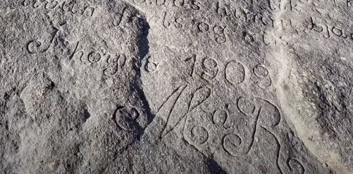 Mikkjal á Ryggi, poem carved in stone