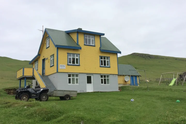 The yellow house hostel, Mykines