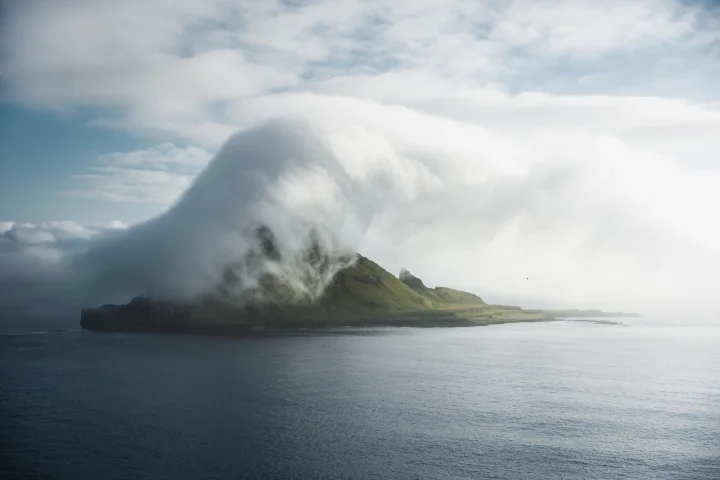Fog on Tindhólmur, Vágar