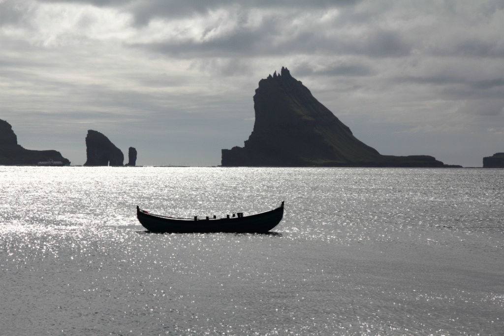 The islet of Tindhólmur